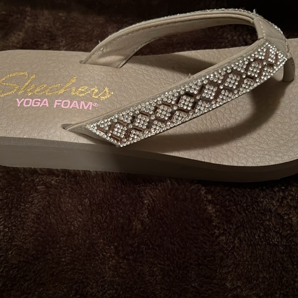 💖PRICE DROP💖Sketchers YOGA FOAM RHINESTONE THONG SANDALS.EXCELLENT CONDITION🩷 - Picture 7 of 8